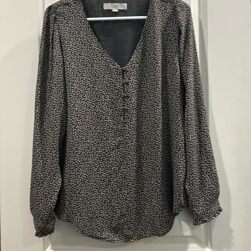 NWOT Loft Floral V-Neck 1/4 Button Down  Blouse lined long sleeve ruffle cuff M